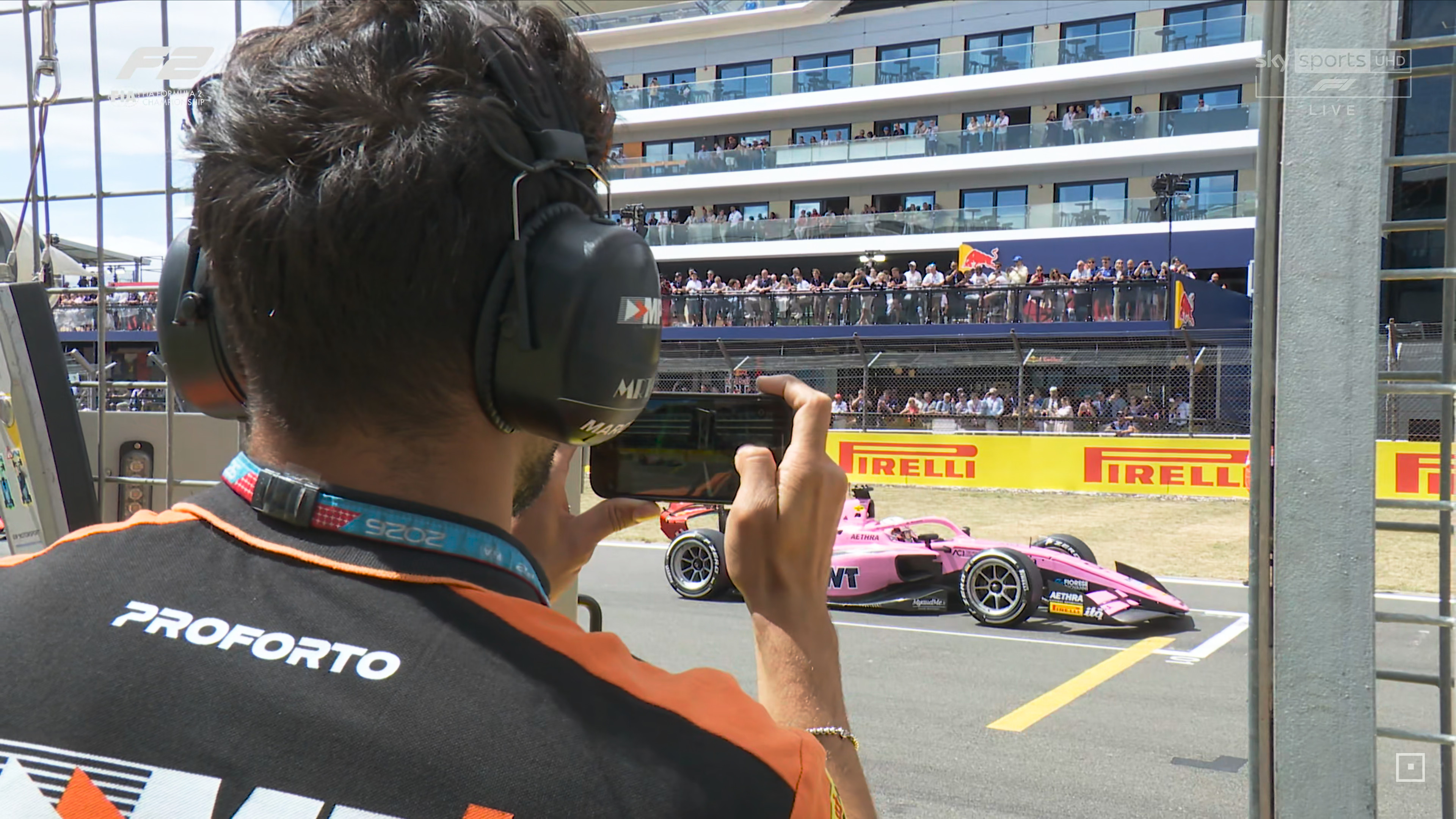 cap_01.Formula2.2026.R07.British.Race.One.Sky.Sports.F1.UHD.2160p.rus_00_04_47_07.jpg