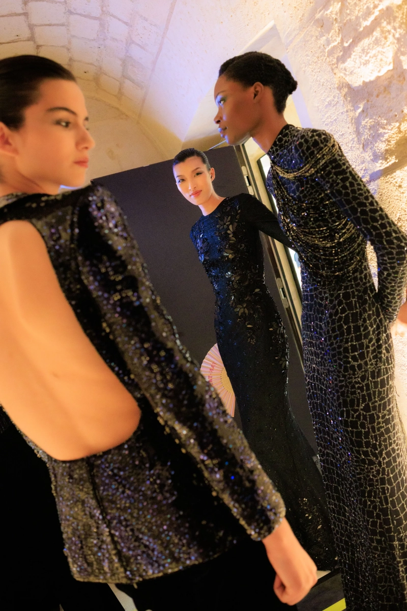 ARMANIPRIVE_PARISCOUTUREFW26_BACKSTAGE_ACIELLE_13.webp