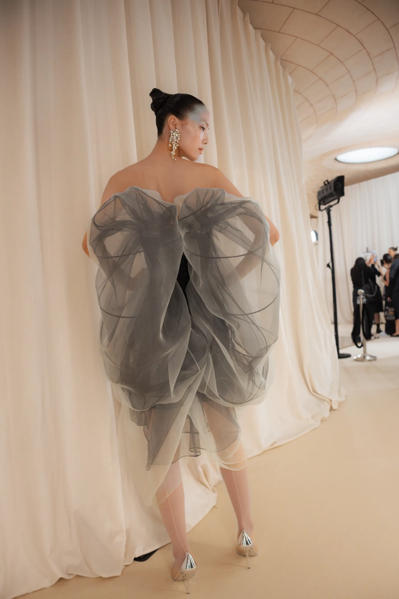 Schiaparelli_pariscouturess27_backstageacielle_05.webp