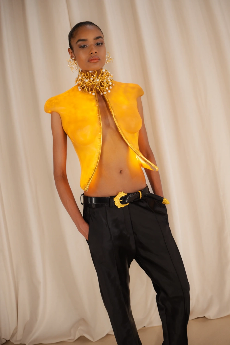 Schiaparelli_pariscouturess27_backstageacielle_12.webp