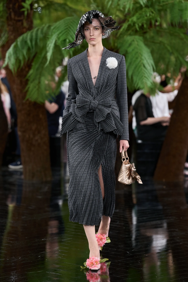 00007-christian-dior-fall-2026-couture-credit-gorunway.webp
