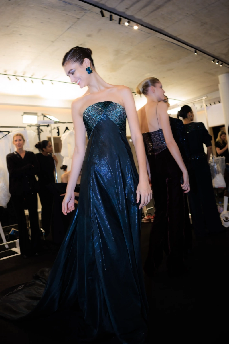 ARMANIPRIVE_PARISCOUTUREFW26_BACKSTAGE_ACIELLE_05.webp