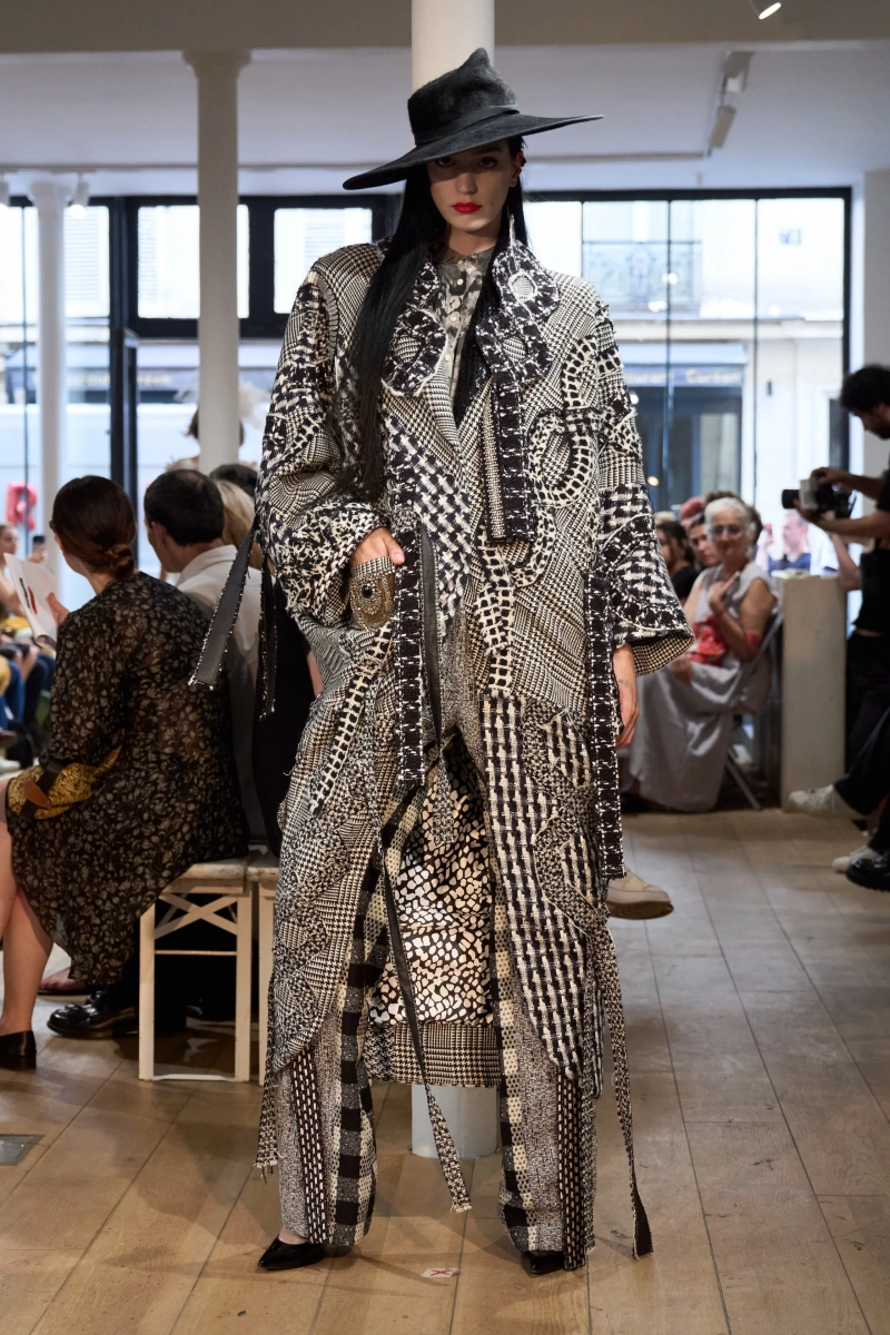 00027-ronald-van-der-kemp-fall-2026-couture-credit-gorunway.webp