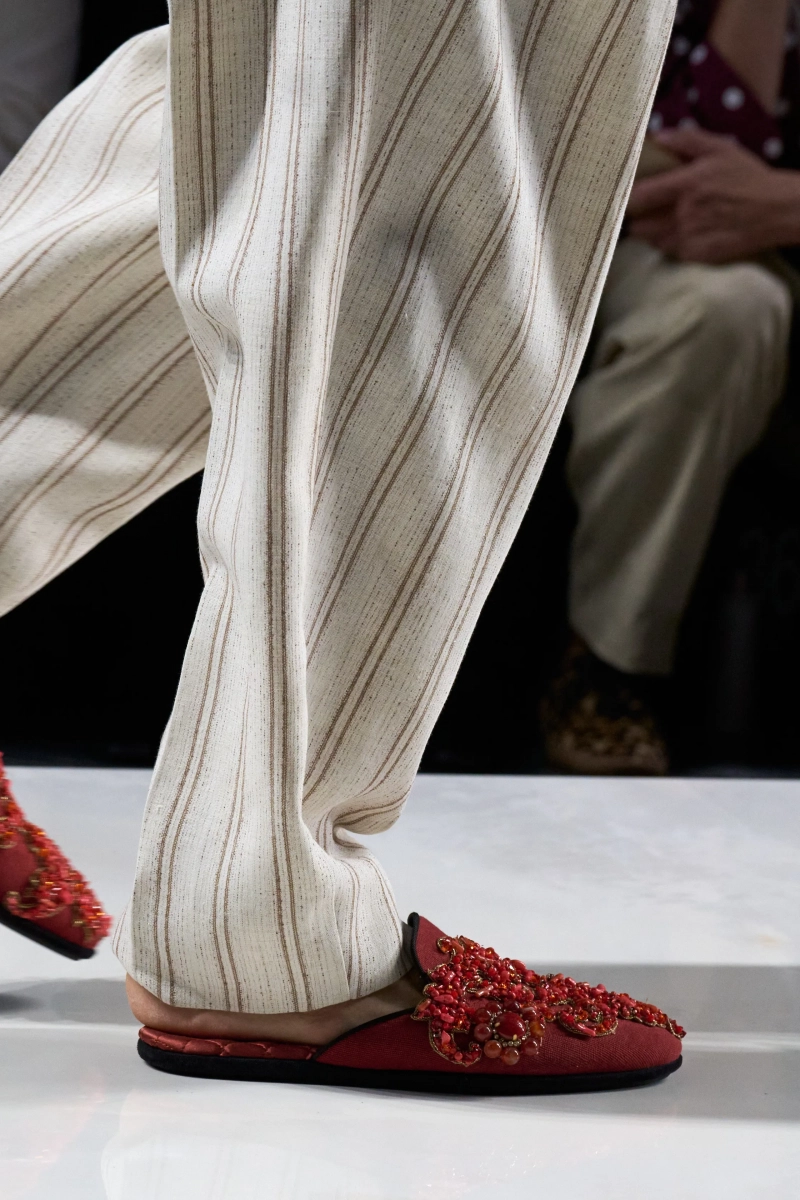 00205-dolce-and-gabbana-spring-2027-menswear-details-credit-gorunway.webp