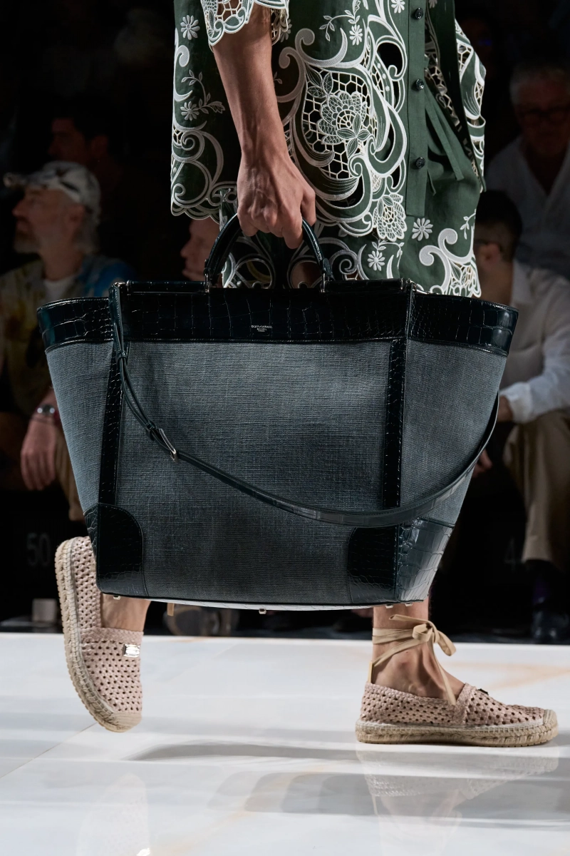 00194-dolce-and-gabbana-spring-2027-menswear-details-credit-gorunway.webp
