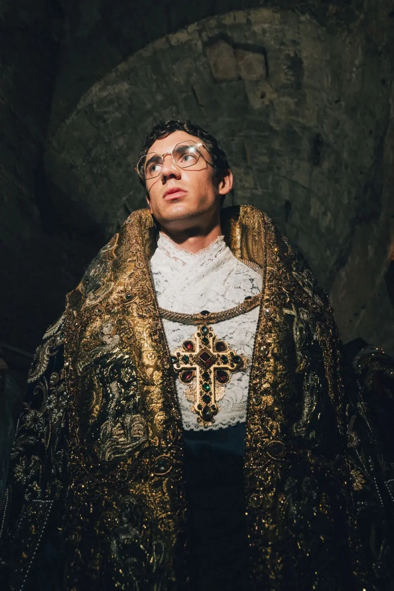 Dolce-Gabbana-Alta-Sartoria-2025-Rome-Backstage-Runway-Magazine-1.webp