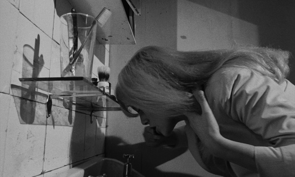 Отвращение.1965.BDRip AVC msltel.mkv_snapshot_00.34.19.410.jpg