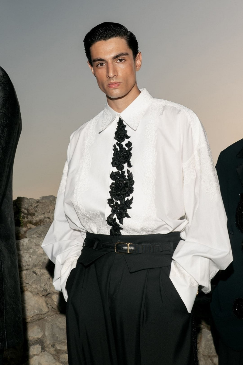 Dolce-Gabbana-Alta-Sartoria-2026-Backstage-Runway-Magazine-15.jpg