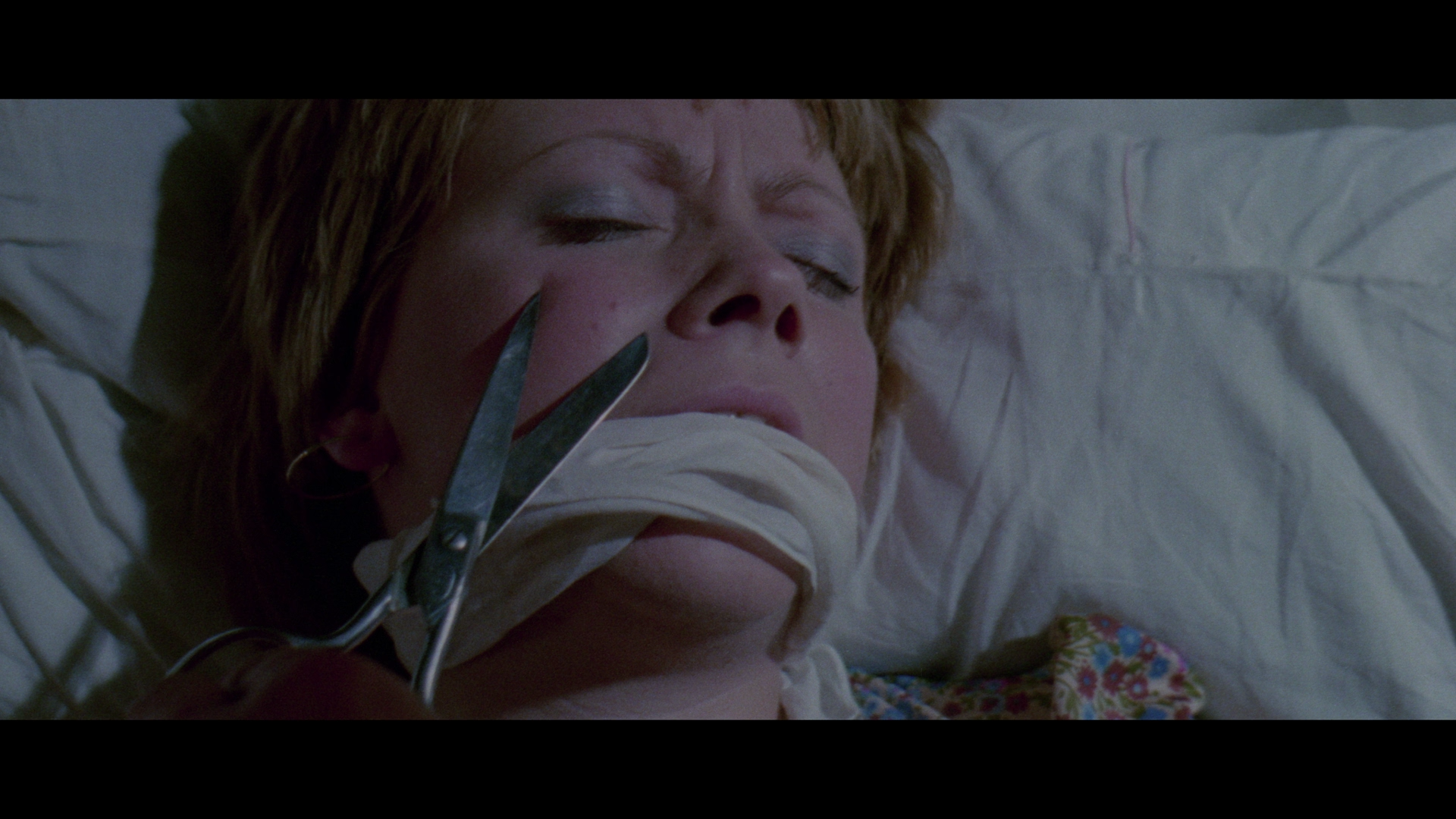 Satan's.Slave.1976.BDRemux.1080p.mkv_snapshot_00.09.16.787.png