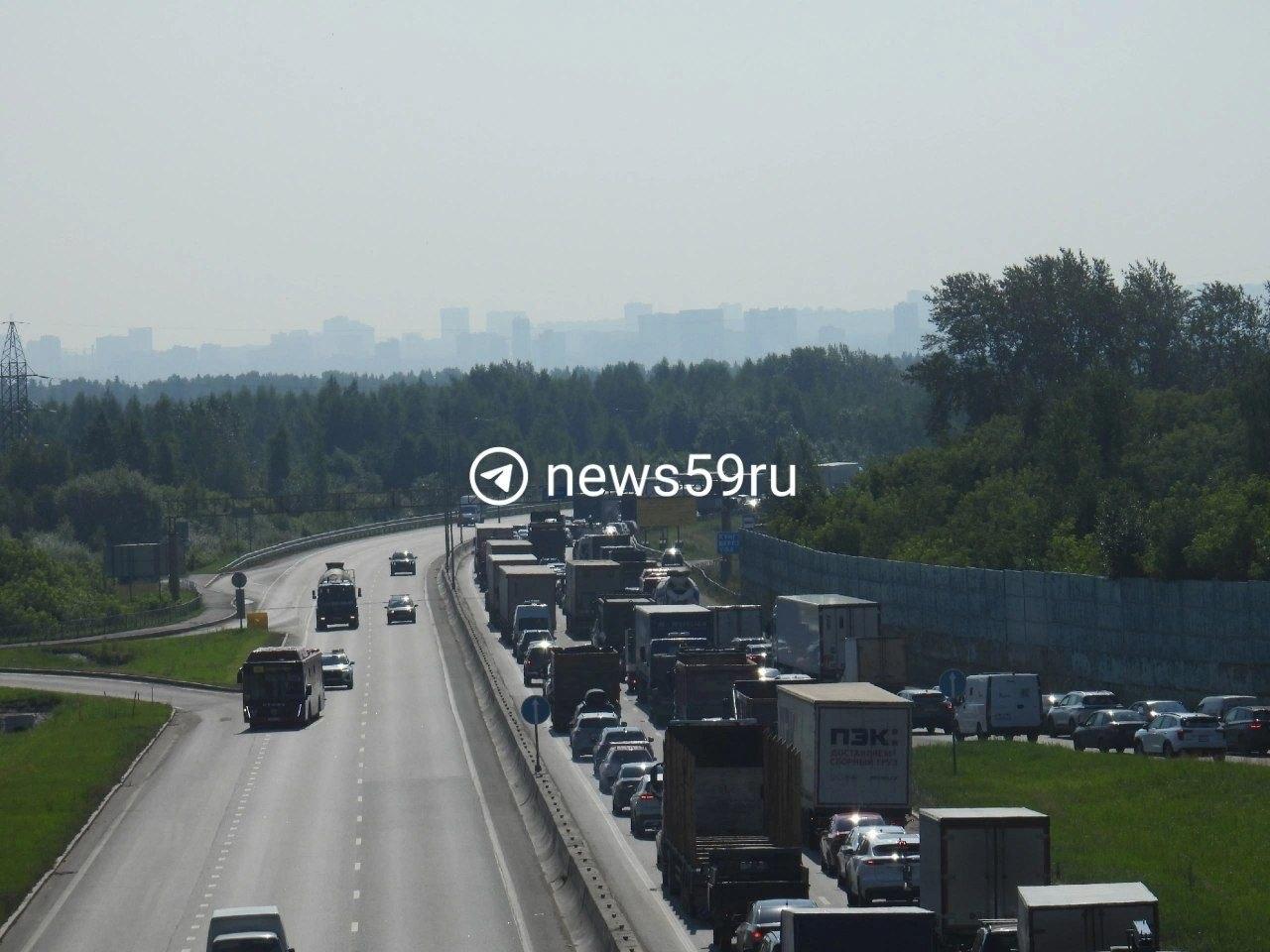 Долгожданный ремонт на Красавинском мосту создал многокилометровую пробку