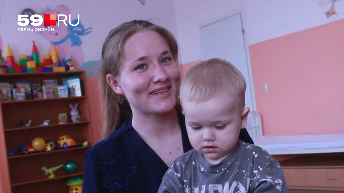 18-летняя мама из колонии воспитывает сына, родив его за решеткой