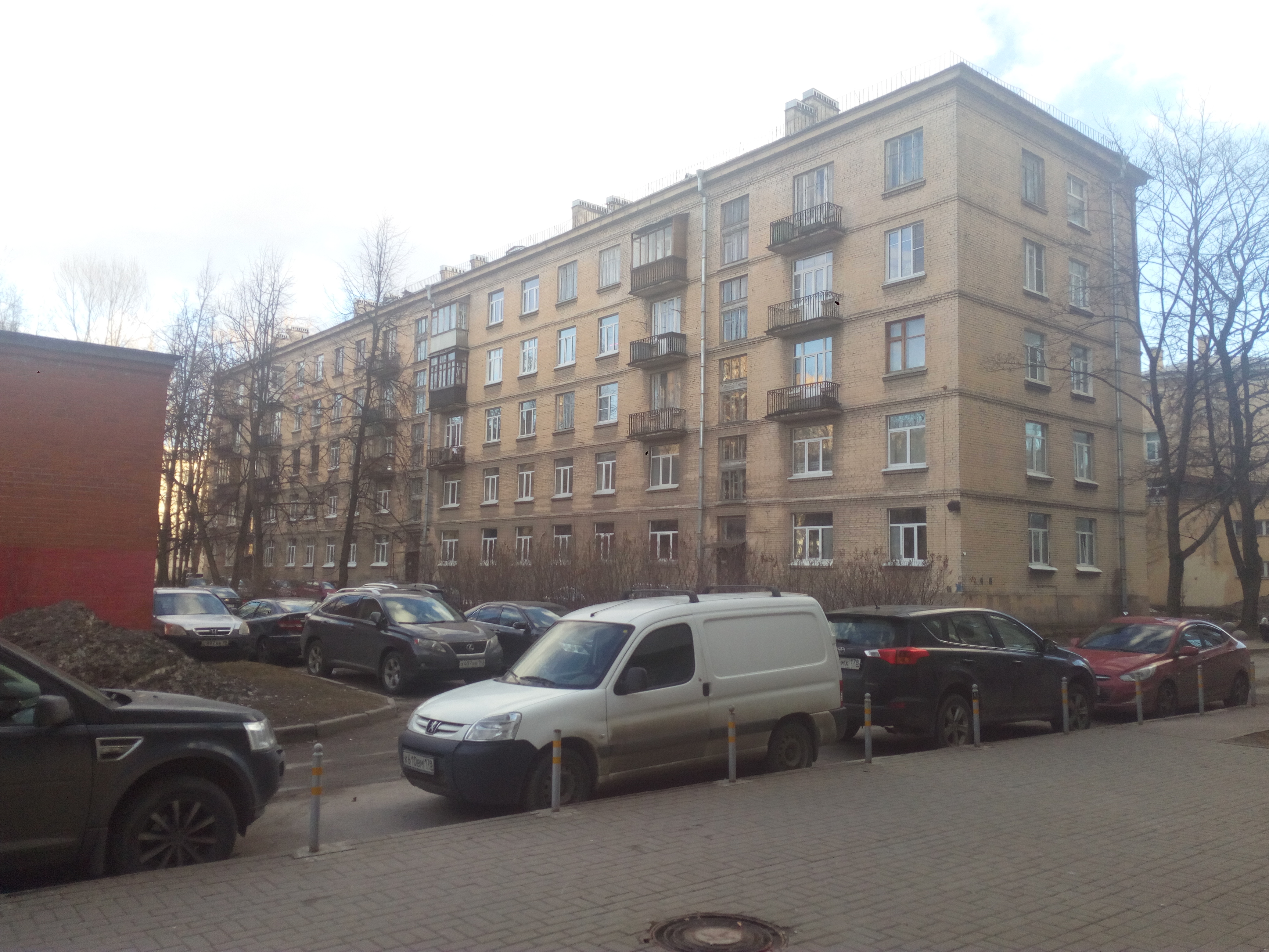 Новочеркасский 15.jpg