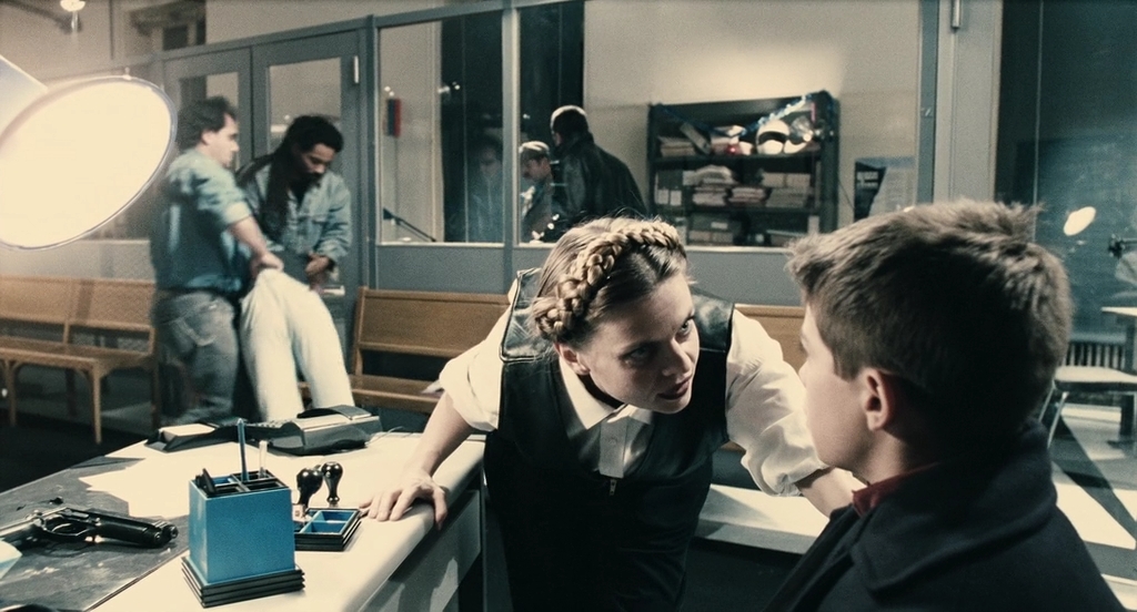 Почему мама в моей постели.1994.BDRip AVC msltel.mkv_snapshot_00.03.58.963.jpg