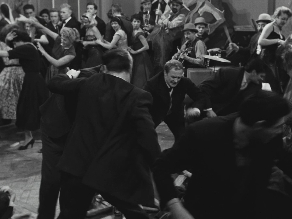 Совершенно некстати.1957.BDRip 720p msltel.mkv_snapshot_01.17.35.410.jpg
