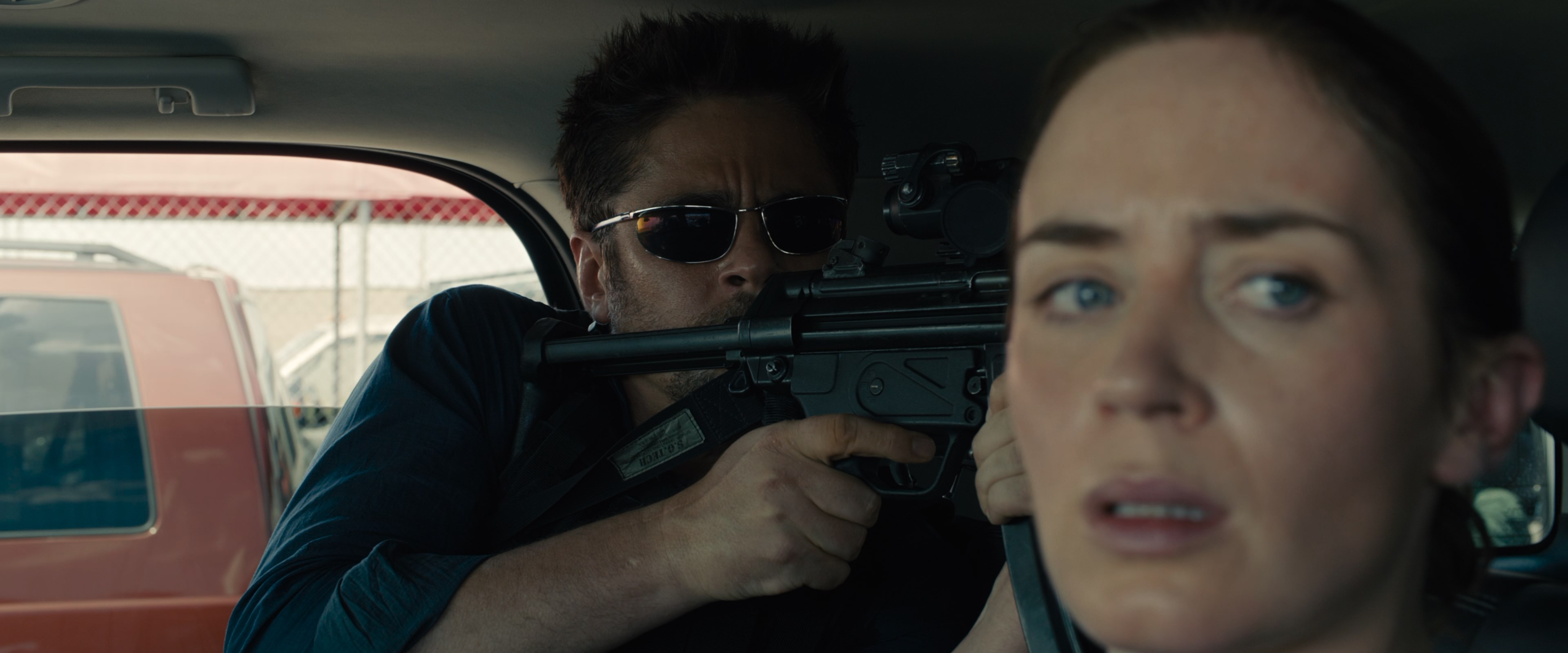 Sicario (2015) BDRip 2160p-NVENC 10 bit [HDR].mkv_snapshot_00.35.52.150.jpg