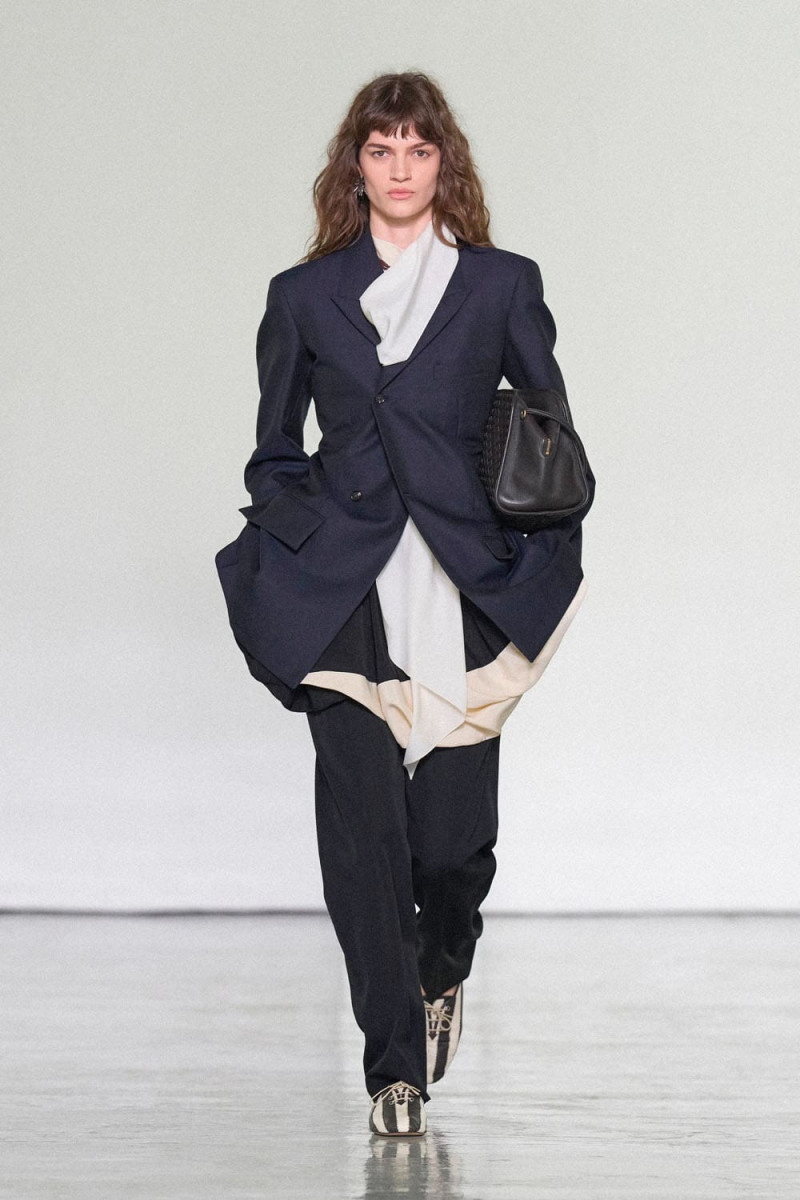 Bottega-Veneta-Spring-Summer-2027-Runway-Magazine-58.jpg