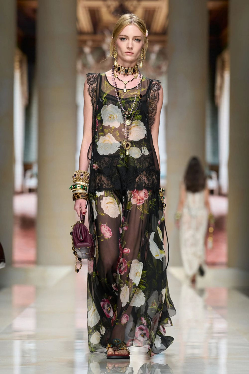 Dolce-Gabbana-Spring-Summer-2027-Runway-Magazine-10.jpg