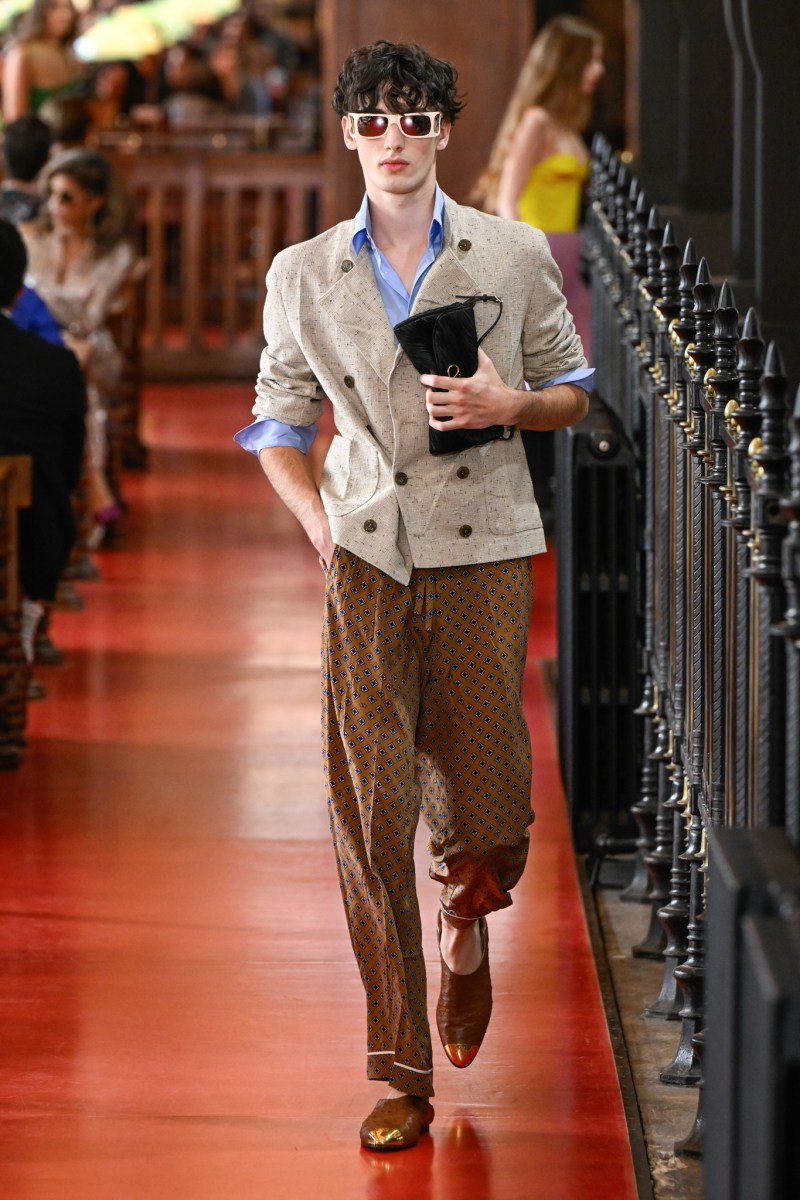valentino-spring-27-rtw-pfw-r-gg-028.jpeg