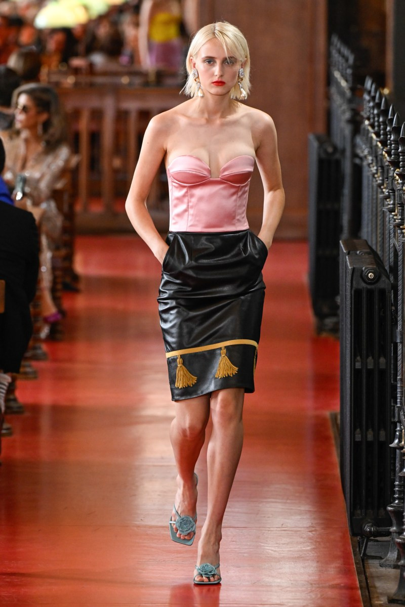valentino-spring-27-rtw-pfw-r-gg-026.jpeg