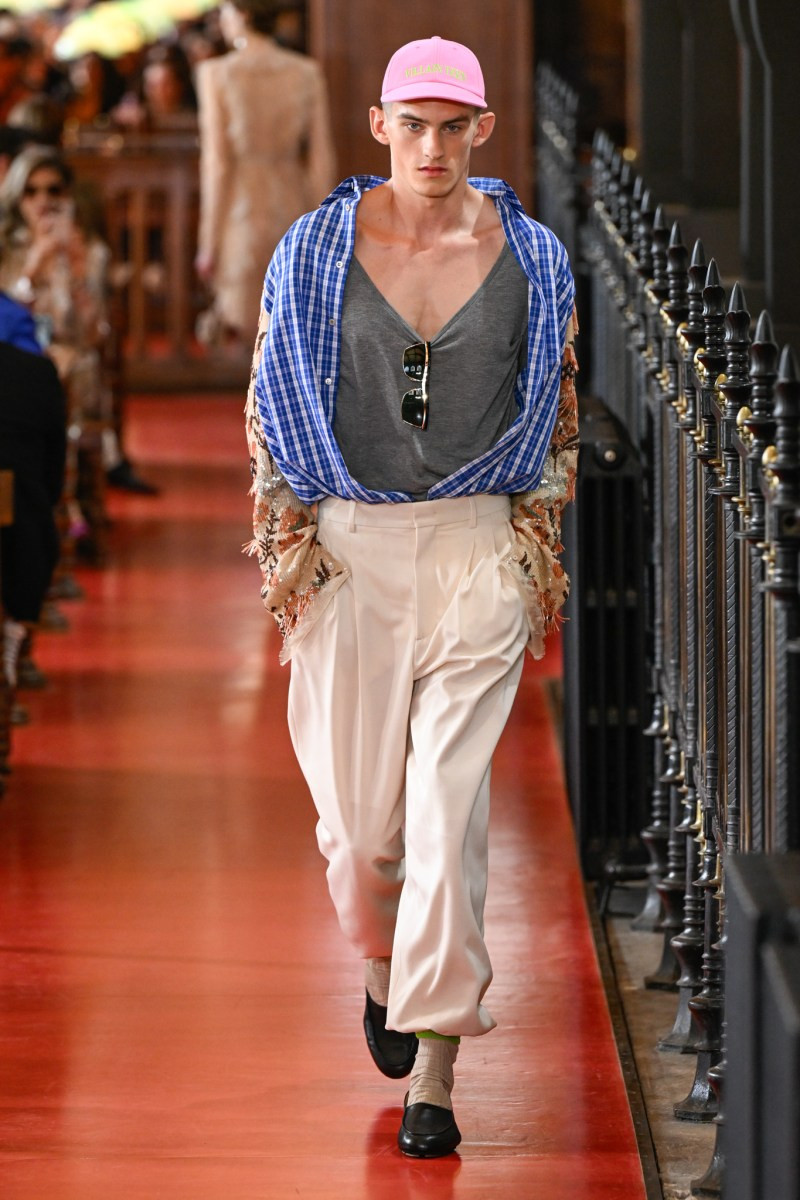 valentino-spring-27-rtw-pfw-r-gg-021.jpeg