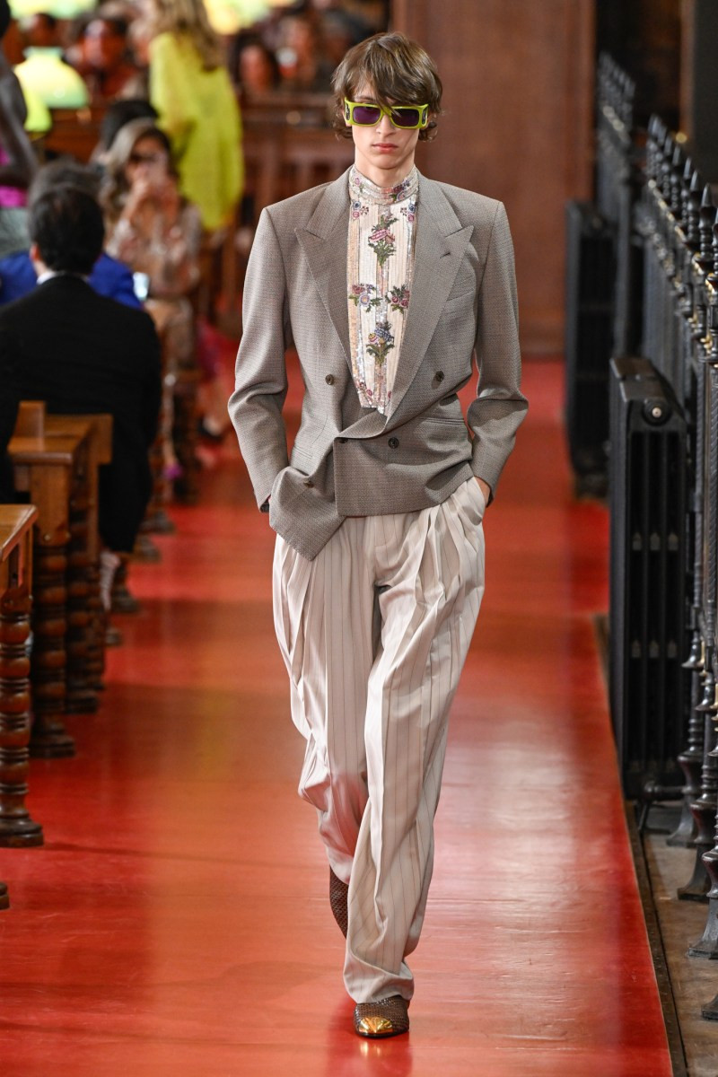 valentino-spring-27-rtw-pfw-r-gg-018.jpeg