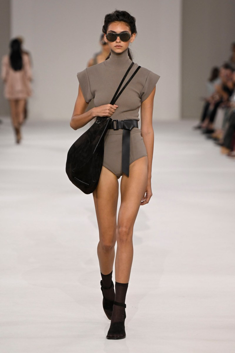 max-mara-spring-27-rtw-r-gg-017.jpg