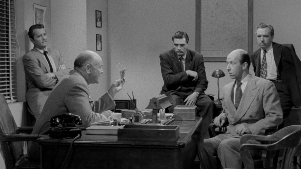Личный ад 36.1954.BDRip AVC msltel.mkv_snapshot_00.10.21.060.jpg